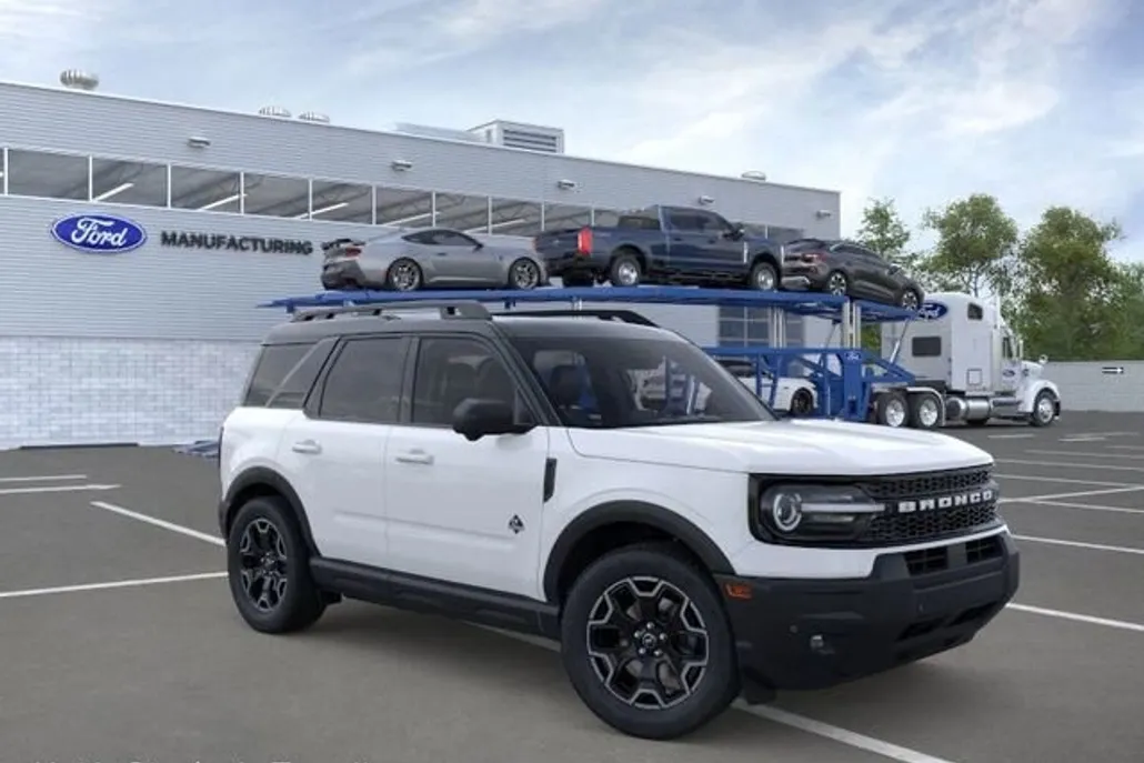 2025 Ford Bronco Sport Outer Banks photo 1