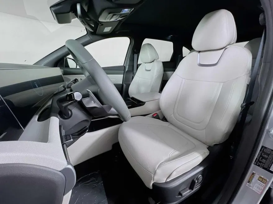 2025 Hyundai Tucson Limited photo 1