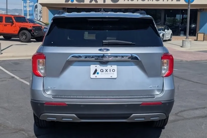 2024 Ford Explorer XLT photo 1