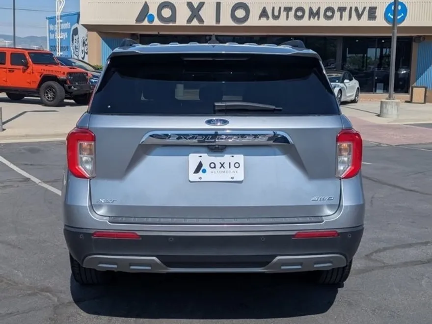 2024 Ford Explorer XLT photo 1