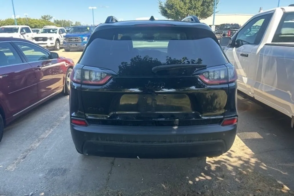 2023 Jeep Cherokee Altitude Lux photo 1