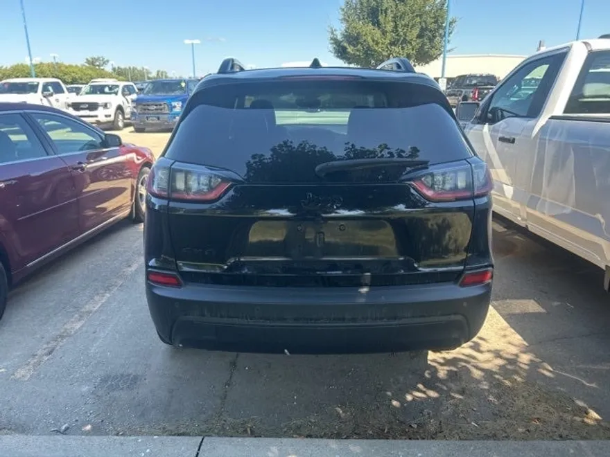 2023 Jeep Cherokee Altitude Lux photo 1