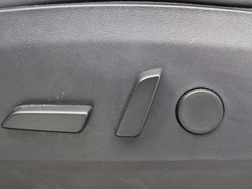 2020 Tesla Model Y Long Range photo 24