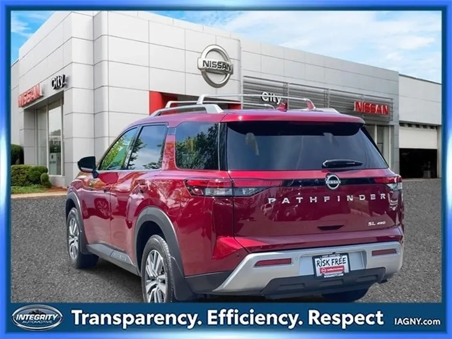 2024 Nissan Pathfinder SL photo 7