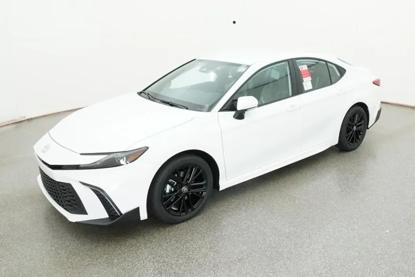 2025 Toyota Camry SE photo 1