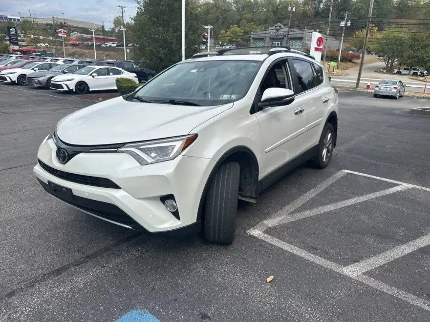 2016 Toyota RAV4 Limited photo 1