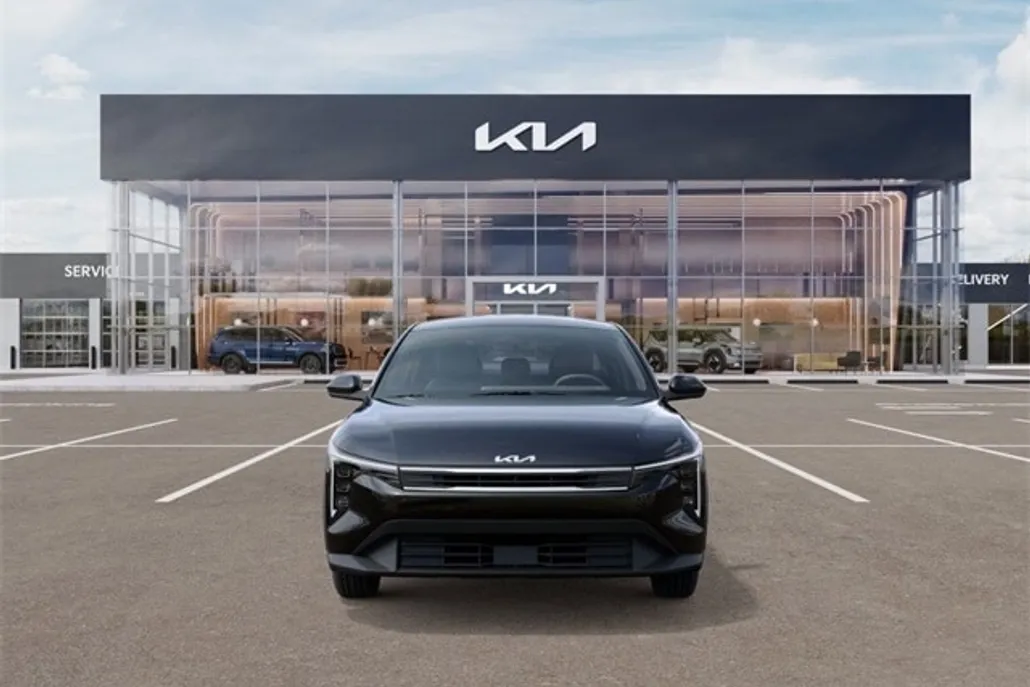 2025 Kia K4 LXS photo 1