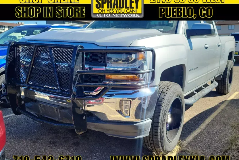 2017 Chevrolet Silverado 1500 LT photo 1