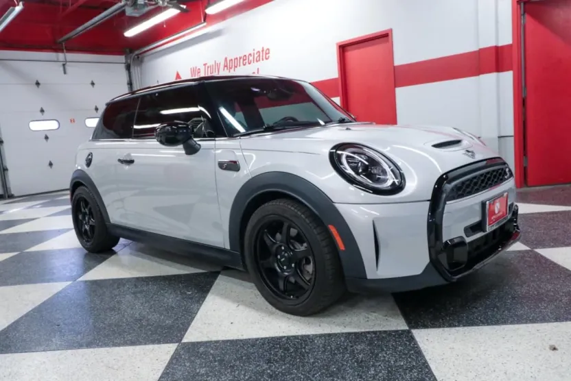 2022 Mini Cooper 2 Door Hardtop Signature photo 1