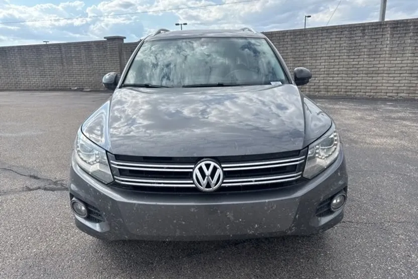 2017 Volkswagen Tiguan Sport photo 1