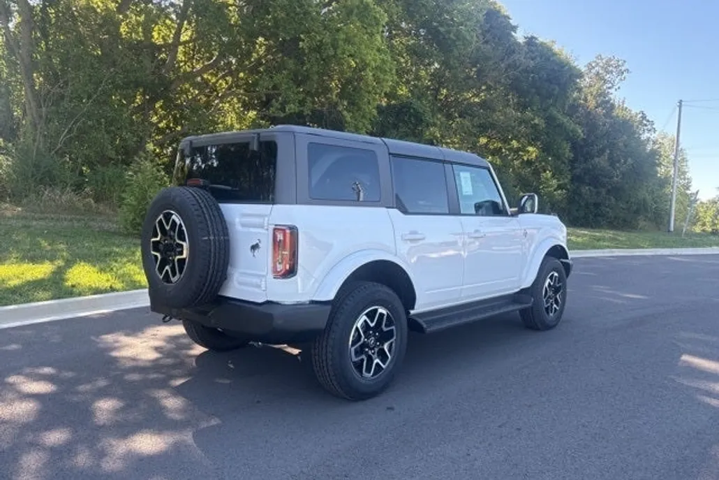 2025 Ford Bronco Outer Banks photo 1