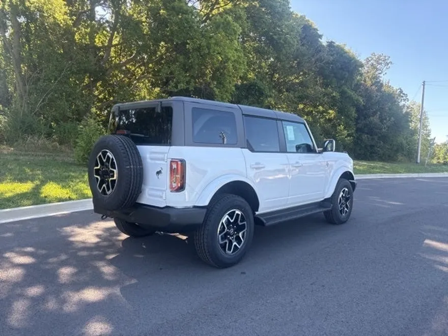 2025 Ford Bronco Outer Banks photo 1