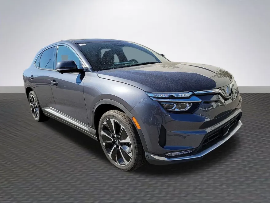 2025 Vinfast VF 8 photo 1