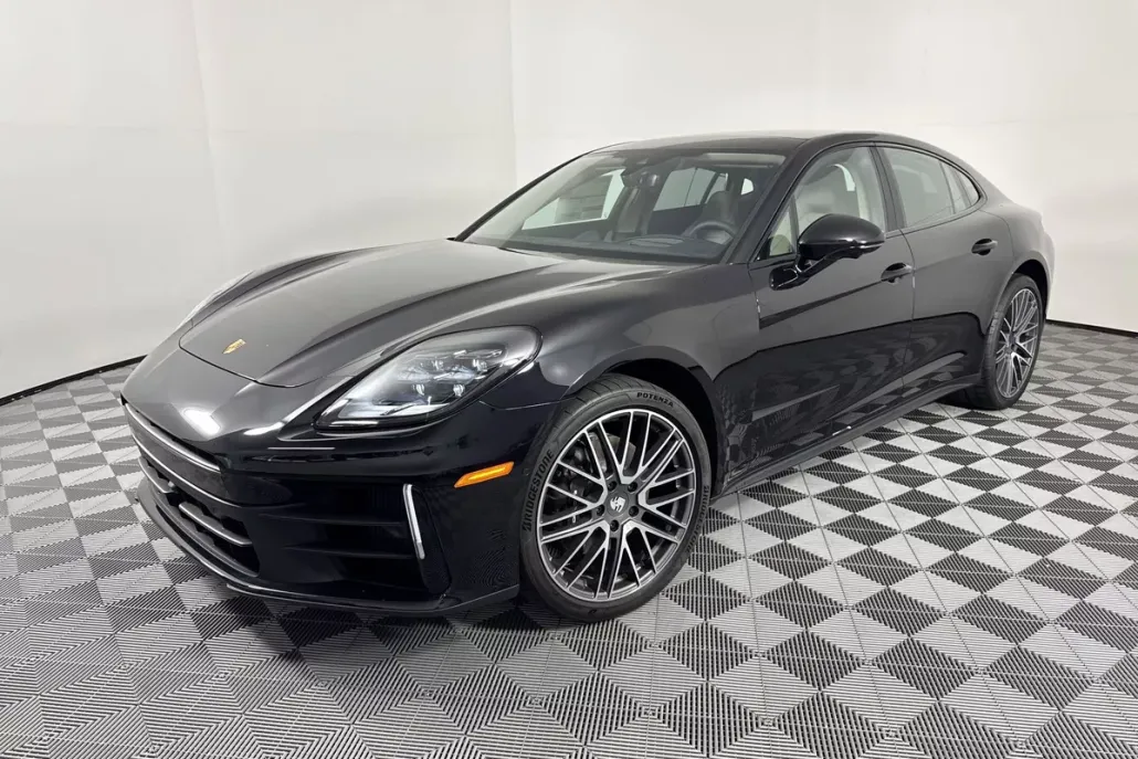 2025 Porsche Panamera 4 photo 1