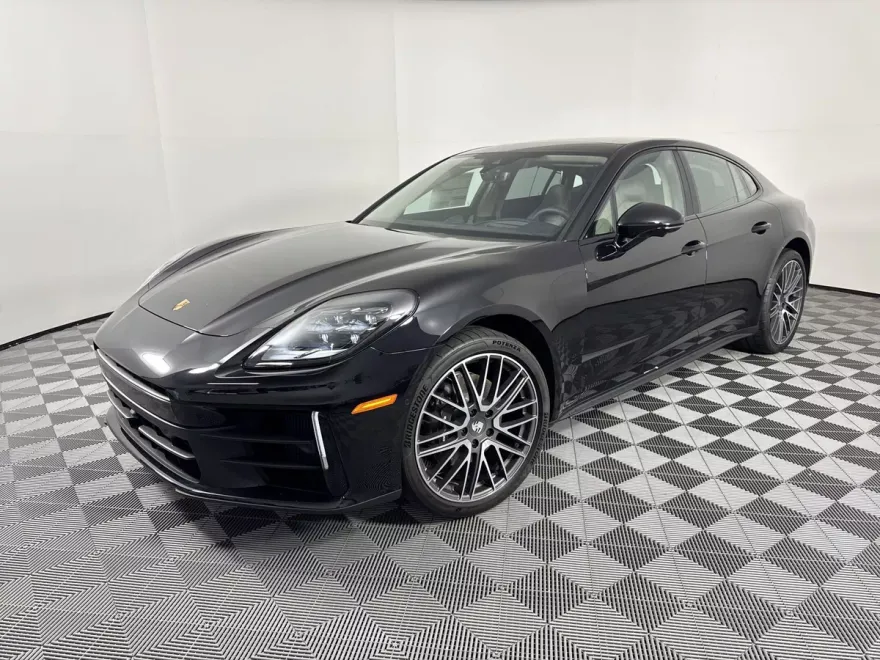2025 Porsche Panamera 4 photo 1