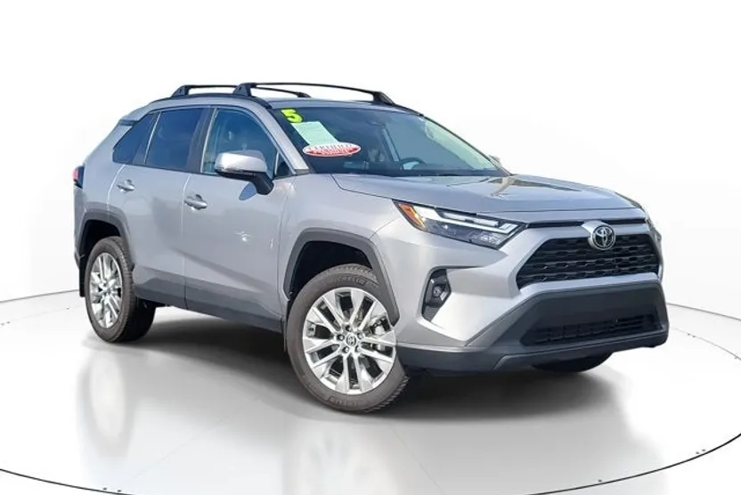 2025 Toyota RAV4 XLE Premium photo 1