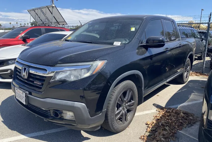 2019 Honda Ridgeline Sport photo 1