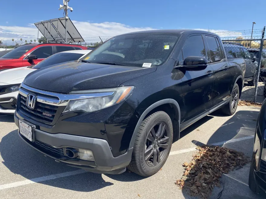 2019 Honda Ridgeline Sport photo 1