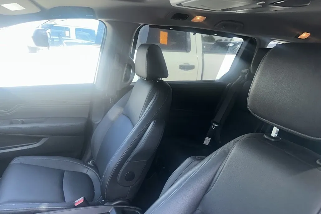 2024 Honda Odyssey Touring photo 1
