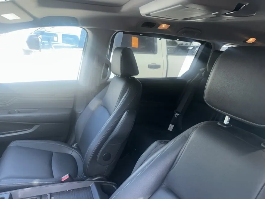2024 Honda Odyssey Touring photo 1