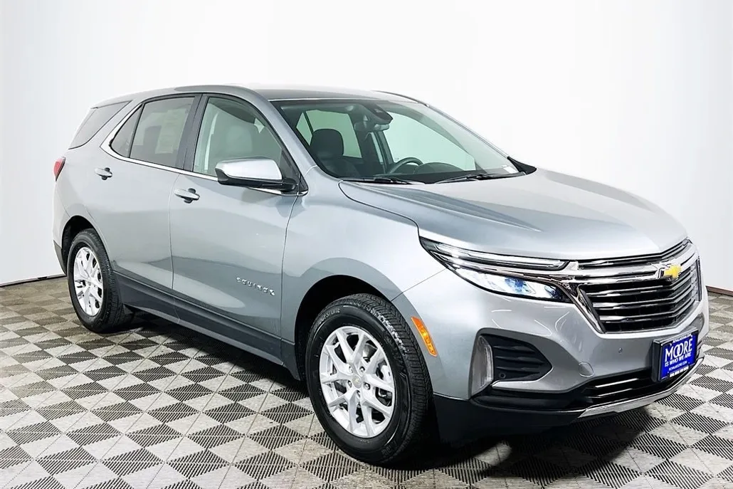 2024 Chevrolet Equinox LT photo 1