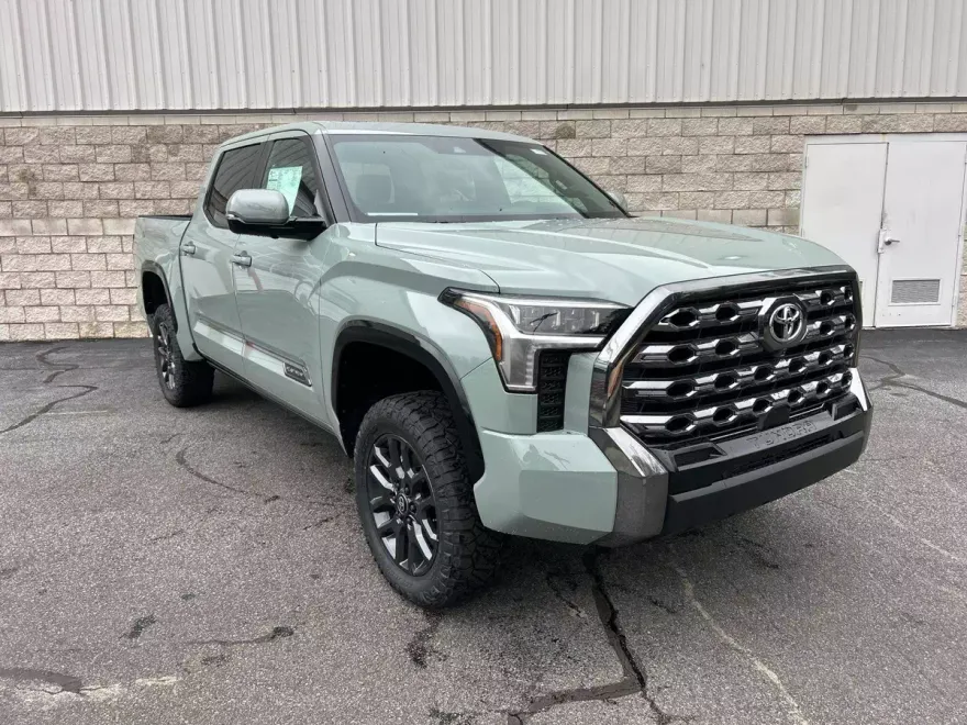 2025 Toyota Tundra Platinum photo 1