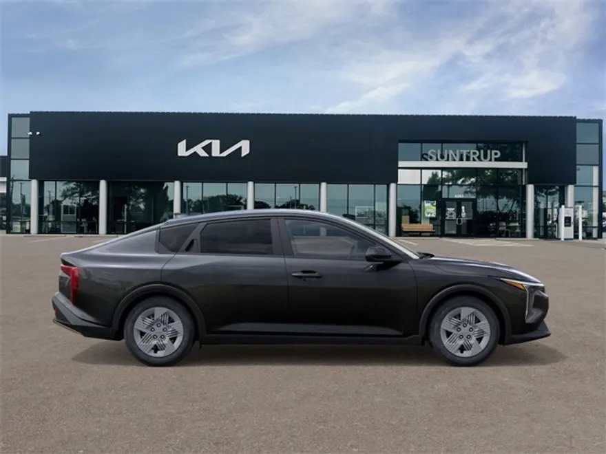 2025 Kia K4 LX photo 1