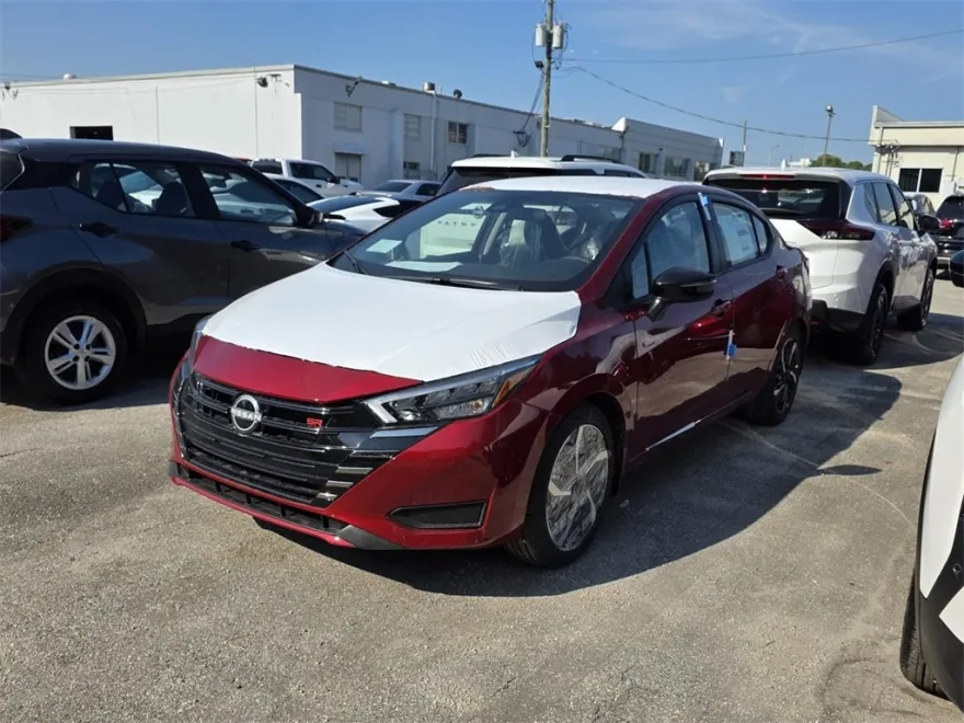 2025 Nissan Versa 1.6 SR photo 1
