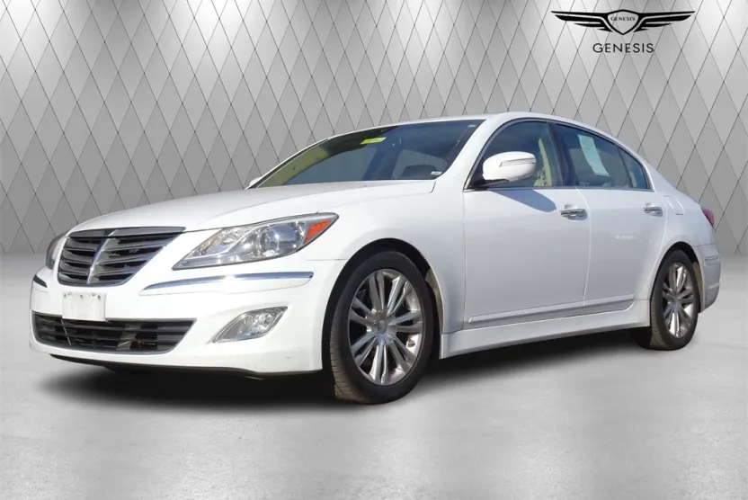 2014 Hyundai Genesis 3.8 RWD photo 1