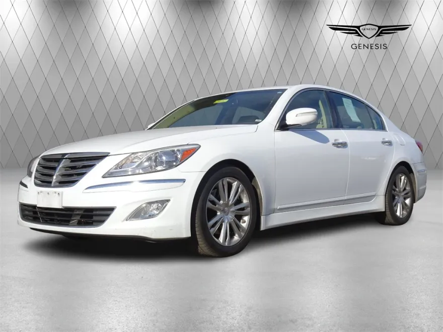 2014 Hyundai Genesis 3.8 RWD photo 1