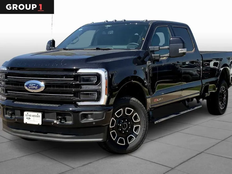 2025 Ford F-350 Platinum photo 1