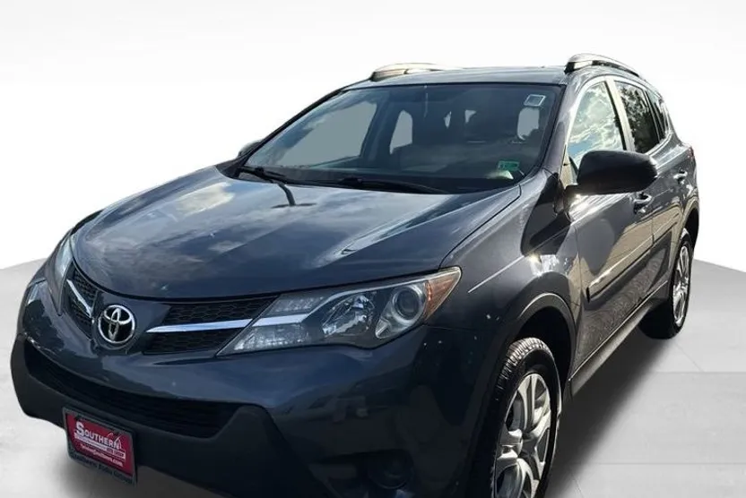 2013 Toyota RAV4 LE photo 1