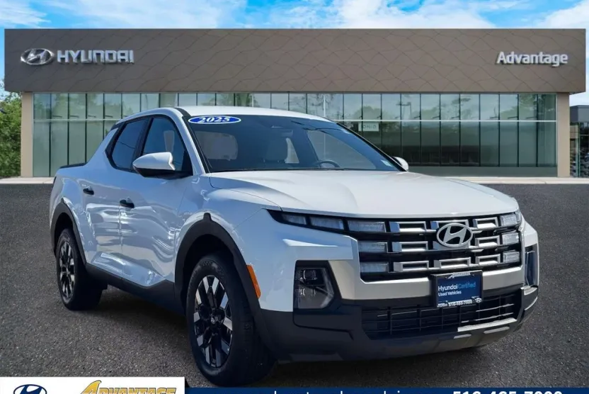 2025 Hyundai Santa Cruz SE photo 1