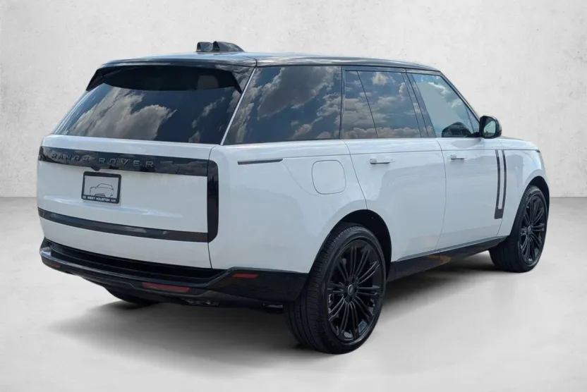 2025 Land Rover Range Rover SE photo 1