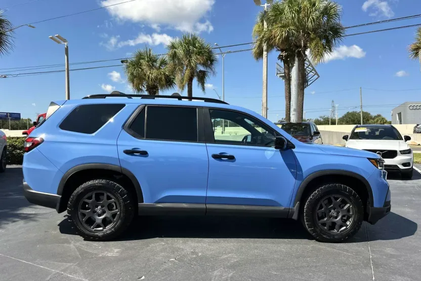 2023 Honda Pilot TrailSport photo 1