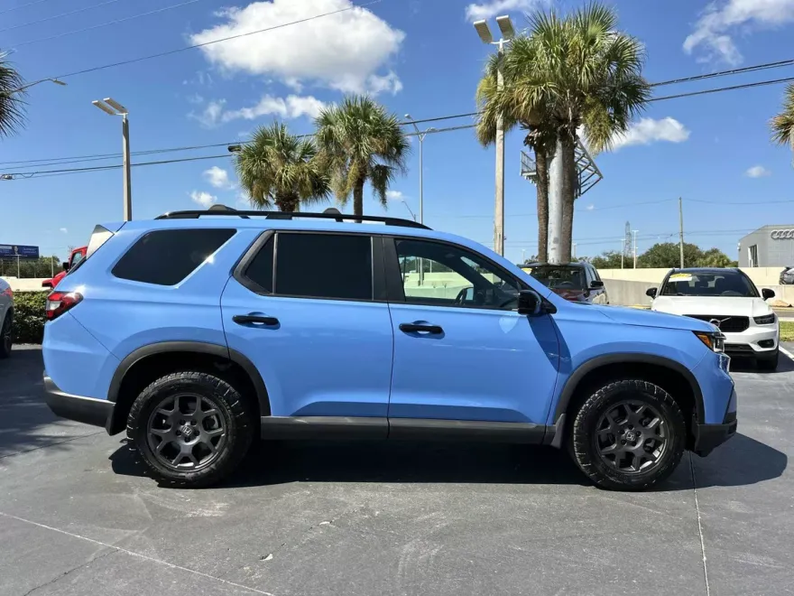 2023 Honda Pilot TrailSport photo 1