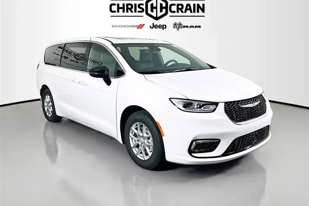 2025 Chrysler Pacifica photo 1