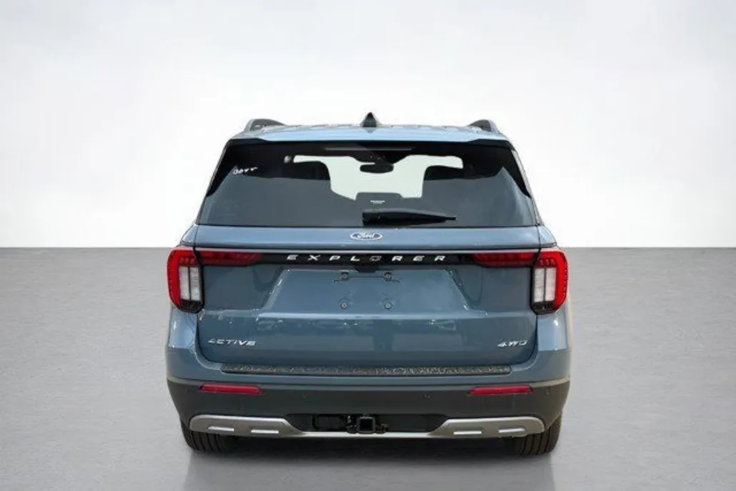 2025 Ford Explorer photo 1
