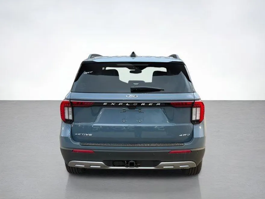 2025 Ford Explorer photo 1