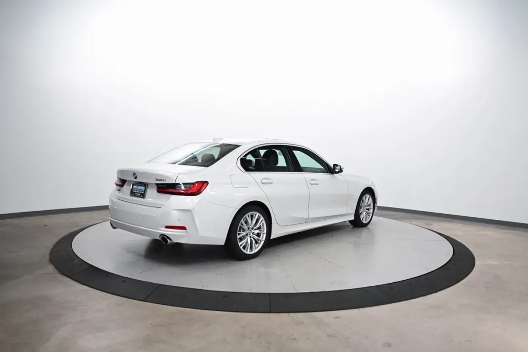 2024 Bmw 330i photo 1