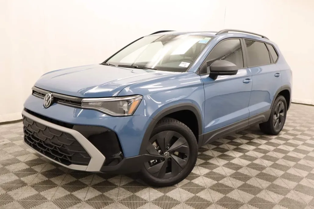 2025 Volkswagen Taos S photo 1
