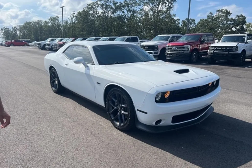 2023 Dodge Challenger R/T photo 1