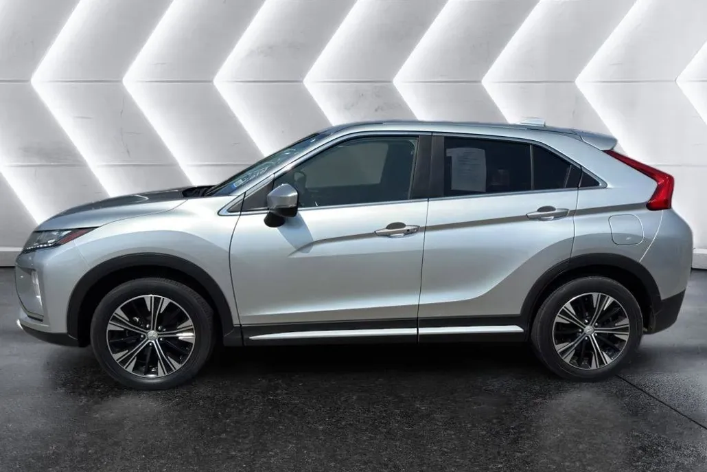 2020 Mitsubishi Eclipse Cross SE photo 1