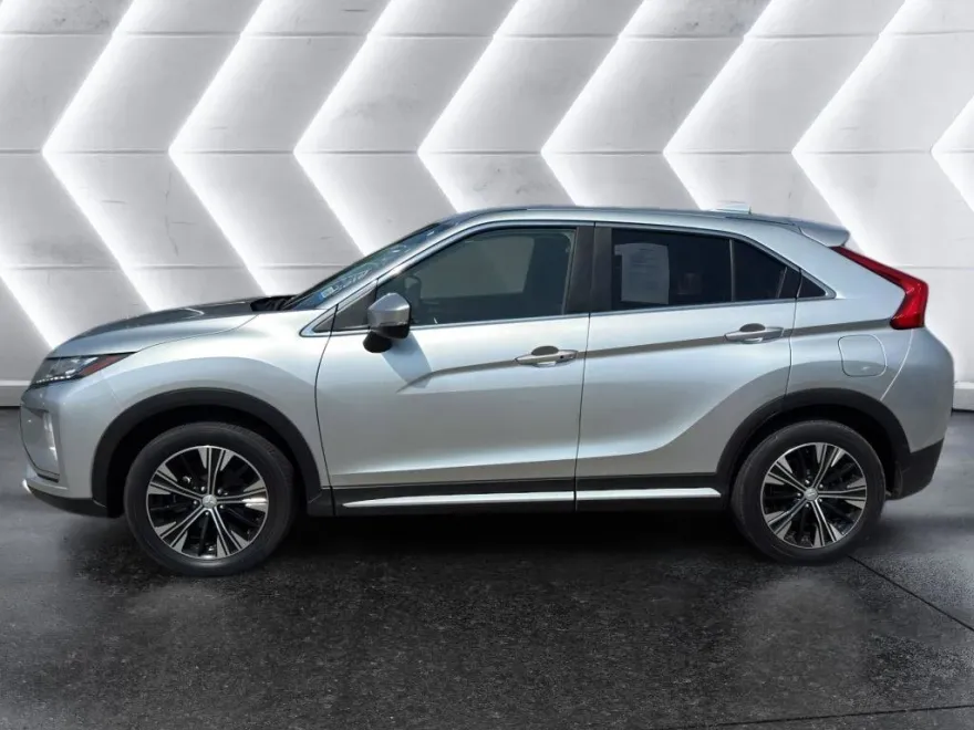 2020 Mitsubishi Eclipse Cross SE photo 1