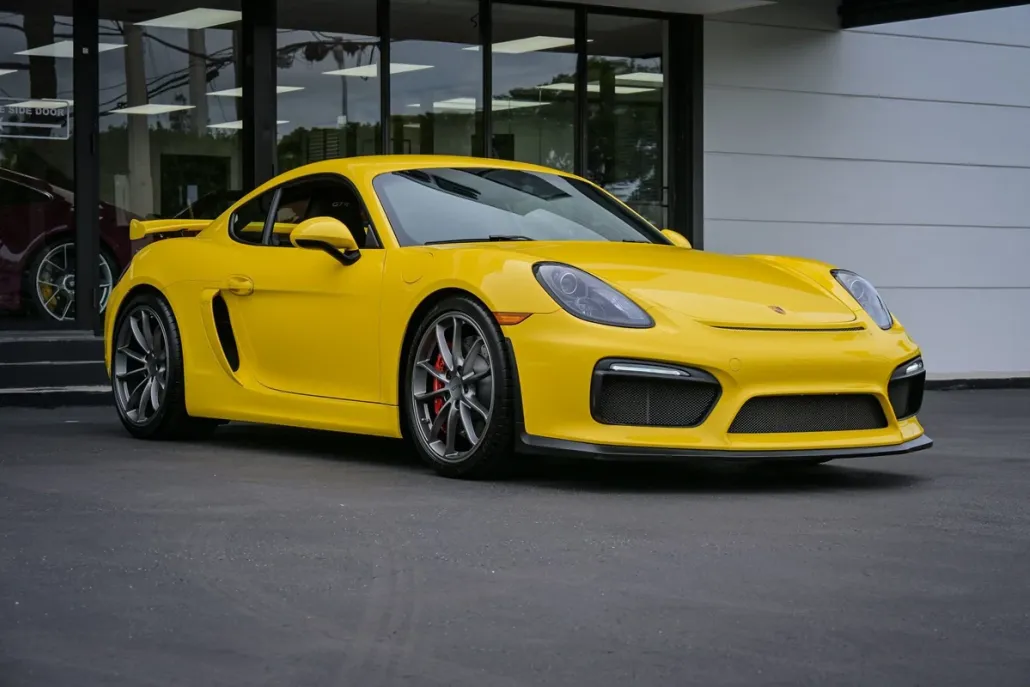 2016 Porsche Cayman GT4 photo 1