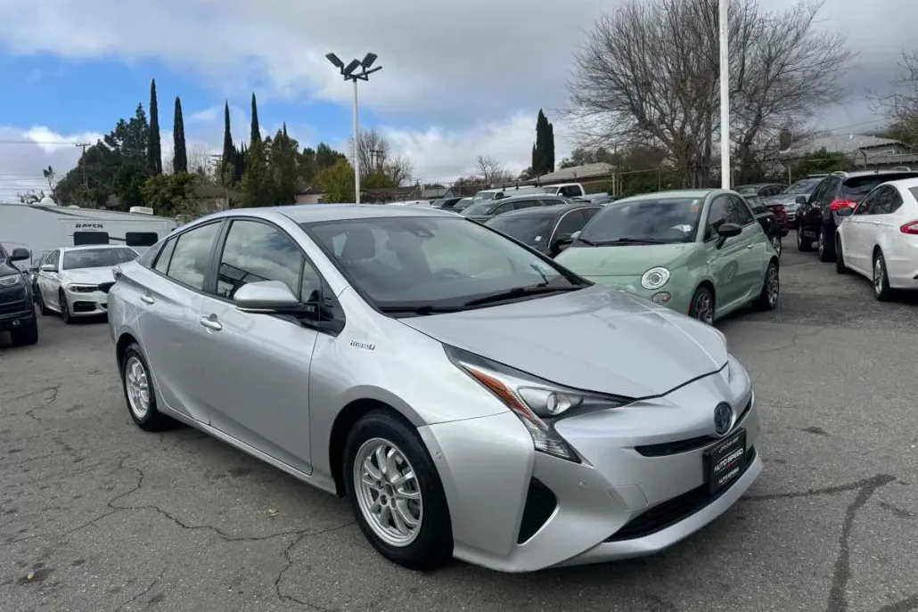 2018 Toyota Prius Two Eco photo 1