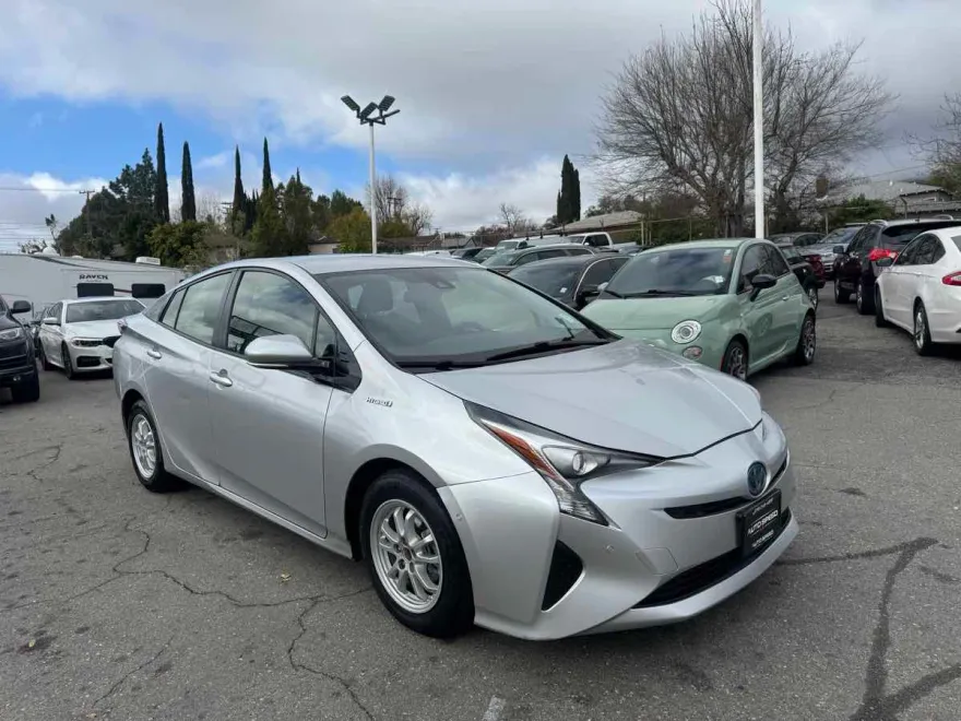 2018 Toyota Prius Two Eco photo 1