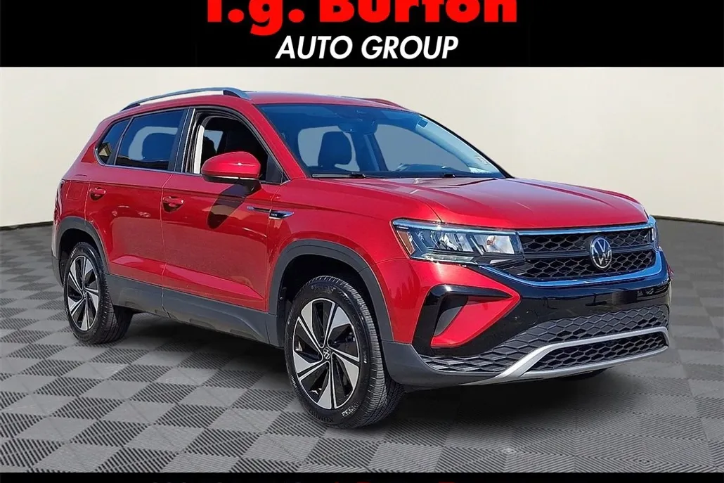 2024 Volkswagen Taos SE photo 1
