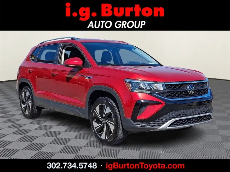 2024 Volkswagen Taos SE photo 1