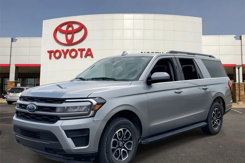 2023 Ford Expedition MAX XLT photo 1